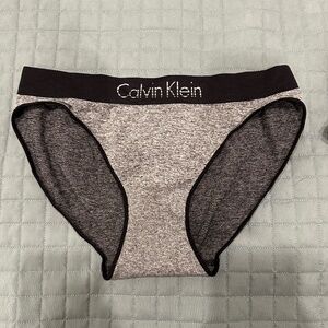 CALVIN KLEIN LADIES PANTY SIZE MEDIUM